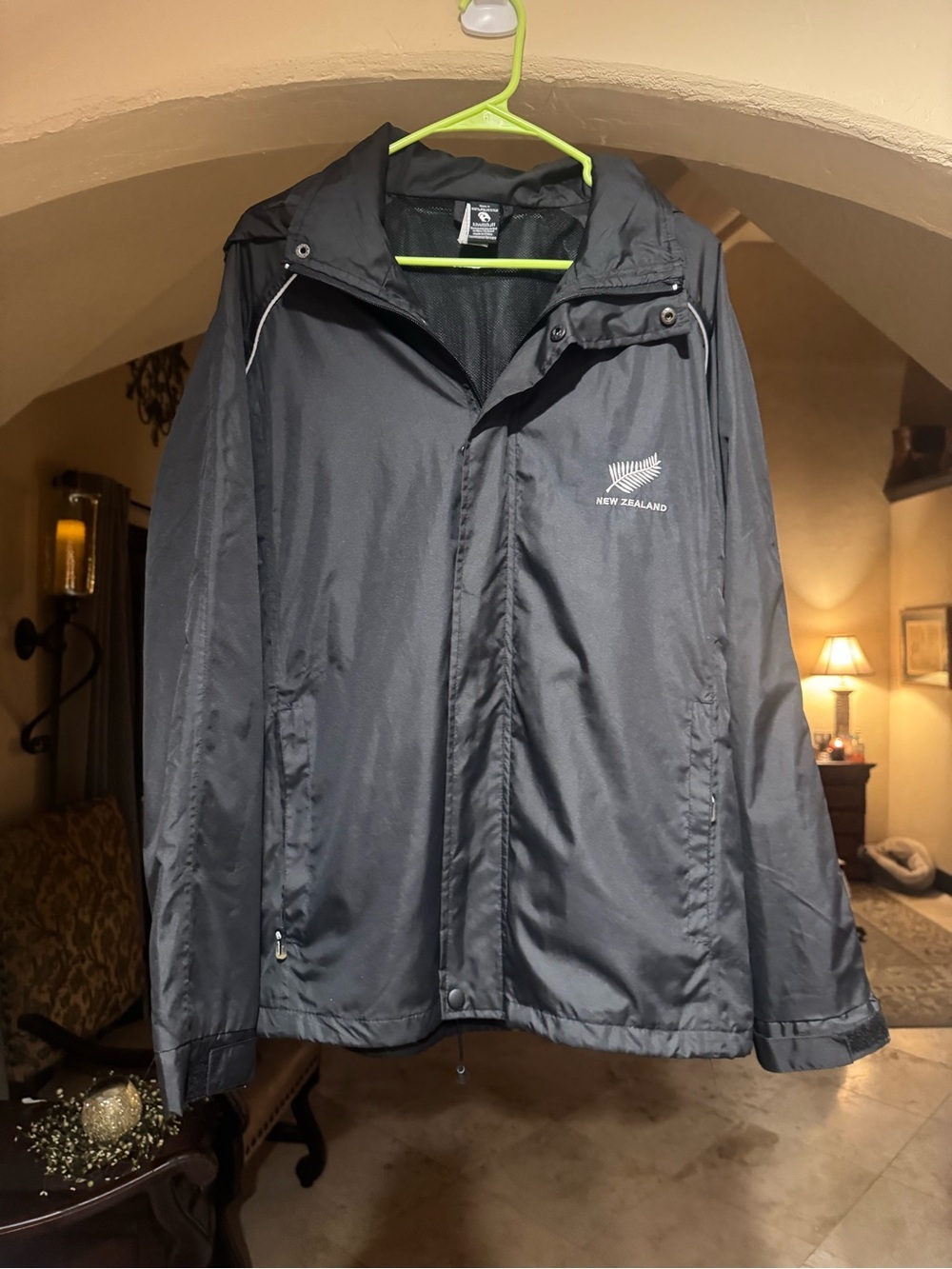 Kiwistuff New Zealand Black Windbreaker Jacket - Size Small